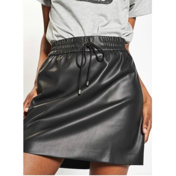 Topshop Dresses & Skirts - NWT TOPSHOP Black Faux Vegan Leather Pencil Topshop Dresses & Skirts - NWT TOPSHOP Black Faux Vegan Leather Pencil